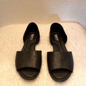 Born black leather sandal flats 7m
